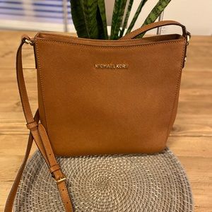 Michael Kors Jet Set Saffiano crossbody bag